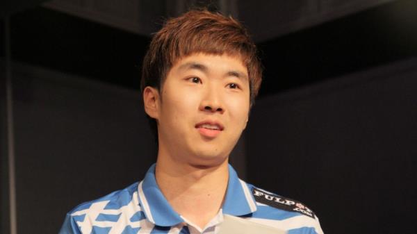 <p><b>4. Lee Yun-Yeol, 'NaDa'</b></p>  Gney Koreli Lee Yun-Yeol, nam-  dier NaDa, tm zamanlarn en nl StarCraft oyuncularndan biridir. 2007 ylnda WeMadeFox ile 690,000 dolarlk bir szleme imzalad. Bu tutarn dnda kalan 247,761 dolarlk turnuva gelirleri de var. Daha sonra 'compLexity' isimli oyun takm ile de szleme imzalayan Lee Yun-Yeol 2012 ylnda oyunculuu brakp askere gitti.