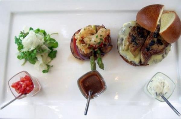 5- The X Burger ef Ciaran Hickey'nin bir rek zerine kurutulmu kaz cieri ve yer mantar katarak oluturduu X Burger'in fiyat yaklak 160 dolar.