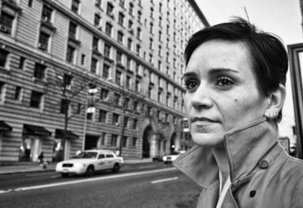 <br><b>Einin lmn fotoraflad!<b></br>  Amerikal fotoraf Angelo Merendino ve Jennifer, Central parkta evlenmi ve mutlu bir birliktelik iindeydiler. Evliliin 5. aynda ei Jennifer gs kanseri hastalna yakaland.