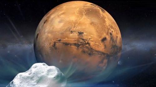 Yaklak on ay sren 711 milyon kilometrelik yolculuun ardndan 21 Eyll?de Mars?n yrngesine giren Mars Atmosfer ve Deiken Oluum (Mars Atmosphere and Volatile Evolution-Maven) robotik uzay arac, Gne?ten kopan ve uzayda dolaan paracklarn Mars?ta neden olduu frtnay grntlemiti.