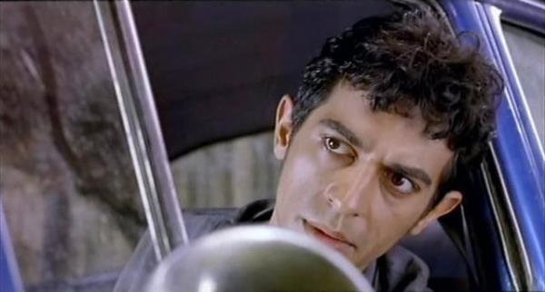 7. Ar Roman (1997) - Ayn adl romandan uyarlanan film gen araba tamircisi Salih'in mahalleye Tina'nn tanmas ile hayatnn nasl deitiini anlatyor.