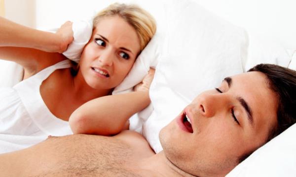 Kulak tkalar sadece yatak odasna dardan gelen trafik grltsn deil, horlayan bir partneri hatta elektronik cihazlarn czrtlarn bile engellemeye yardm edebilir.