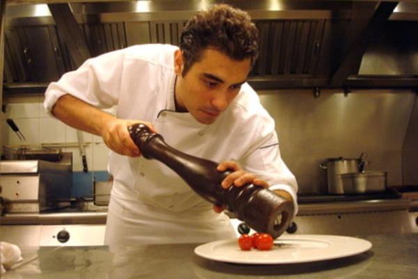 Ne de olsa hibir kadn kendisi iin hazrlanm bir akam yemeine hayr diyemez.