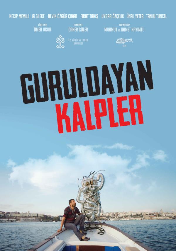 Film Ynetmenleri Dernei "En iyi ynetmen" dl, "Guruldayan Kalpler" filmiyle mer Uur'a verildi. dl vermek zere sahneye kan ynetmen Ertem Gre, filmlerdeki kfrl konumalar eletirdi.zledii filmlerde kfr edebiyatnn hakim olduunu vurgulayan Gre, yle konutu: "O zaman ben de lafm yle balayaym bari. Bana Trk sinemasna tecavz etmeyin demek dyor. Kfr edebiyatyla ilgili ben de balayaym lafm. Trk sinemasn rahat brakn, yoksa festivalin formatna uyarak ananz nokta nokta ederim."