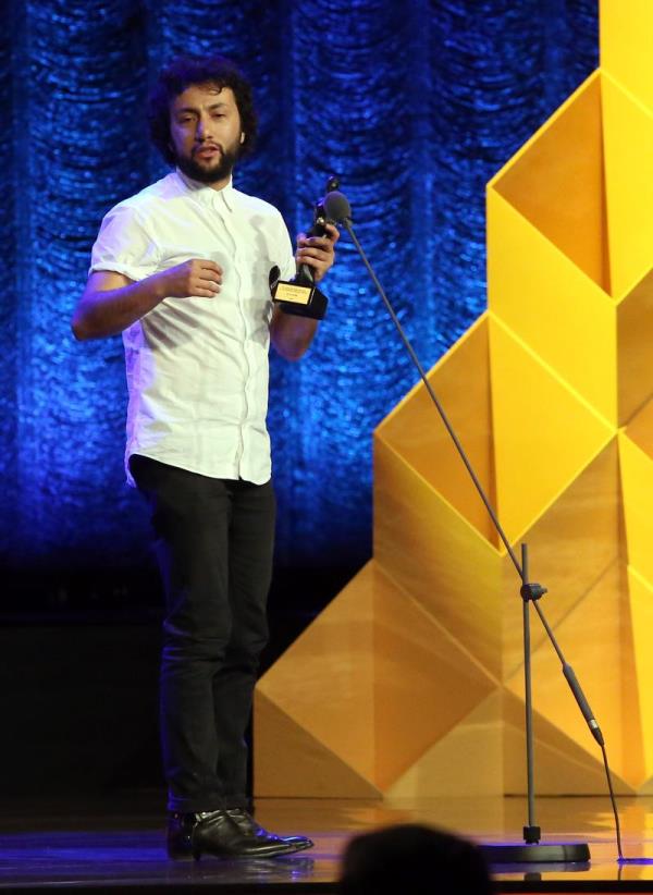 "En yi Kurgu dl", "Sivas" filmiyle Yorgos Mavrapsaridis'in oldu. Mavrapsaridis'in dln filmin ynetmeni Kaan Mjdeci (fotorafta) ald. Mavrapsaridis'in Yunanistan'a Antalya'dan gtn anlatan Mjdeci, "Buradan Yorgos'un adna btn yeni Trk sinemasn selamlyorum" dedi.