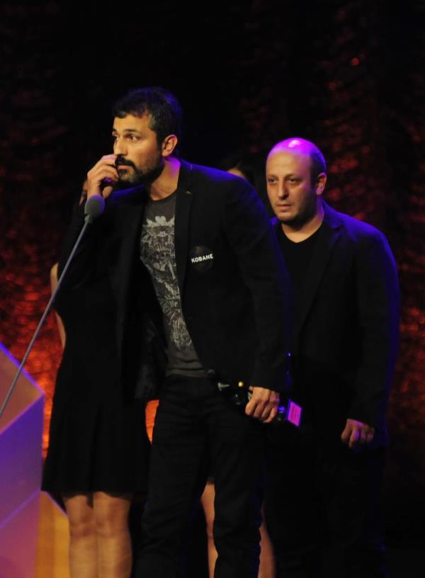 Festivalde "En yi Erkek Oyuncu" dl Serkan Keskin (sada) ile Feyyaz Duman'a (solda) verildi.