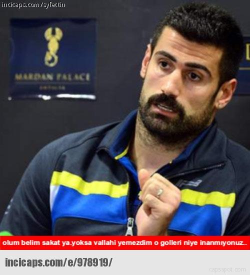 Sneijder'in fzeleri, Alves'in krmz kart n plana kt dev derbinin capsleri yine olay oldu. TE CAPSLER: