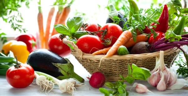 <p><b>Bu diyeti ne kadar s�reyle uygulayabiliriz?</b></p>  �i� beslenme bir ya�am tarz�, bir ak�m. Ancak bu konuda bilimsel �al��malar devam ediyor ve uzun d�nem etkisi ara�t�r�l�yor.  Bu y�zden �i� beslenmeyi bir k�r, bir tedavi �eklinde 30 g�n uygulay�n. Diyetisten ve doktorunuzla g�r��t�kten sonra diyetisyen  e�li�inde bu beslenme d�zenine ge�menizi �neriyorum.