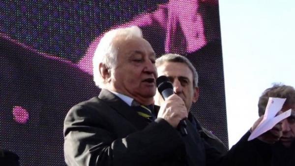 Og�n Alt�parmak: Ticaret