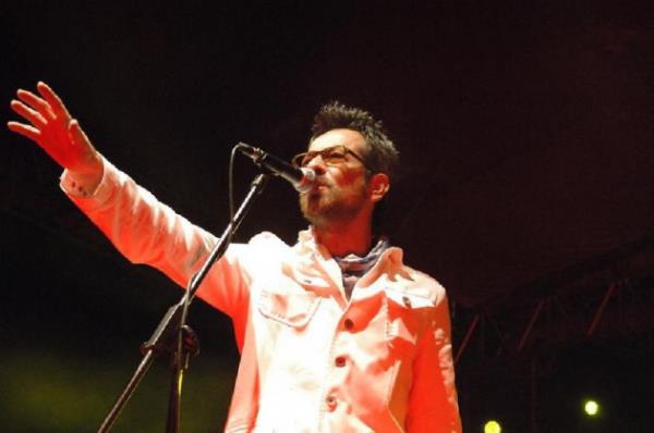 �ukurova �niversitesi �ktisat Fak�ltesi �ngilizce ��letme b�l�m�nden mezun oldu