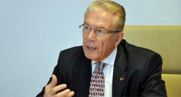 �stanbul �niversitesi �ktisat Fak�ltesi Gazetecilik Enstit�s�'nden mezun oldu