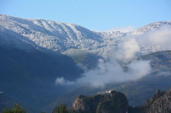 G�m��hane'nin y�ksek kesimlerinin beyaza b�r�nmesi sebebiyle g�zel g�r�nt�ler ortaya ��kt�