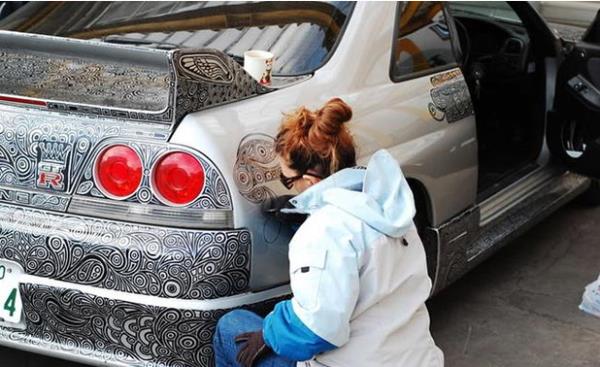 Japonya 'da grev iin bulunan ABD ordusu mensubu Collen Kelton'n, 1995 model bir Nissan ara almasyla balayan hikaye, bir anda internette en ok konuulan olaylardan biri haline geldi.