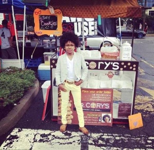 Annesinin de yardmyla ilerini hzla byten kk ocuk kendi irketinin CEO'su oldu.