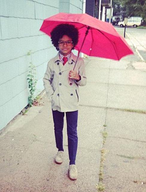 Kk ocuk, artk soukta okula gitmemek iin annesine araba almay aklna koymutu.