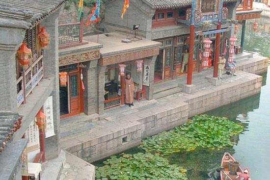 N'DE BZDEN KISA    Dnyann en byk nfusuna sahip in'in bakenti Pekin'de Mslmanlar 12 saat oru tutuyor.     Malezya'nn bakenti Kuala Lumpur'da13 saat 50 dakika, eitli dinlere mensup insanlarn bir arada yaad Hindistan'n bakenti Yeni Delhi'de ise yaklak 16 saat orulu kalnyor.