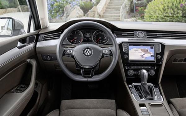 Volkswagen'in Amiral Gemisi Passat'n her nesliyle tketicilerde byk beklenti yarattn syleyen Volkswagen Binek Ara Genel Mdr Vedat Uygun, "Sekizinci nesil Passat, otomobilin geleceini bugnden tanmamz salayacak gelimi bir model oldu" dedi