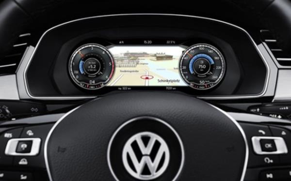 Girecei yeni savata olduka iddial olan yeni Passat'ta kincil arpma Freni, Fatigue Detection ve Anahtarsz altrma Sistemi gibi birok teknoloji donanm paketlerinde standart sunuluyor.