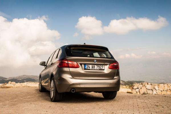 <br><b>BMW</b></br>    116i modelini de 5 bin TL peinat ve 1.807 TL aylk taksitle satyor.