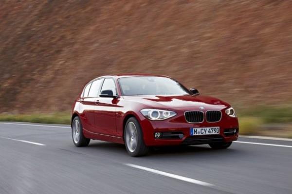 <br><b>BMW</b></br>  Kosifler Oto, ekim aynda BMW 316i iin yzde 50 pein, kalan 12 ay sonra deme seeneinin yan sra