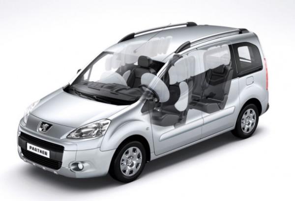<br><b>PEUGEOT</b></br>  Ayrca ekim aynda Peugeot 2008 ETG5 modelinde 5 bin TL'ye varan ek indirim sunuluyor.