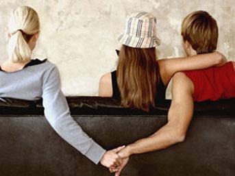 Sevgilinizin arkadalar tarafndan sevilmiyorsanz aldatlma ihtimaliniz daha fazladr.