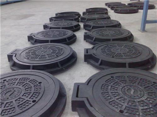 Kanalizasyon kapann kare altgen vs. deil de,daire eklinde olmasnn sebebi daire eklindeki kapan yan dnse de ieri dmemesidir.