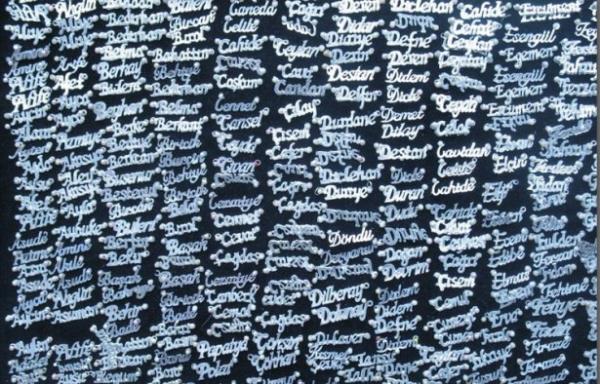 <br><b>SMLER, MAHKEMEYE GTMEDEN, TEK DLEKEYLE DEECEK</b></br>  Vatandalar, isimlerini ve soyadlarn deitirmek istediklerinde, mahkemeye gitmelerine gerek kalmayacak. Nfus daresi'ne verilecek tek bir dilekeyle, vatandalarn istedikleri isim ve soyad kullanmalarnn n alacak.