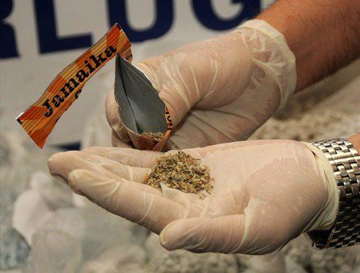 <br><b>BONZA UYUTURUCU SAYILACAK, UYUTURUCU MAL VE SATII TERR SUU OLACAK</b></br>  Bonzai, tpk eroin gibi uyuturucu kapsamna alnacak. Uyuturucu imal ve sat suu, terr sular kapsamna alnacak.