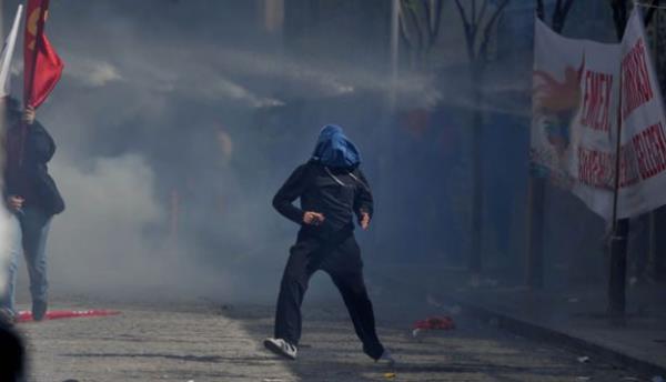 <br><b>MASKE LE GSTER YAPMAK SU OLACAK</b></br>  Gsterilerde, yzn kapatmak su saylacak. Gsteri alanna silahla girilmesine izin verilmeyecek. Gsteri alanna silahla girdii saptananlara verilen ceza arttrlacak.