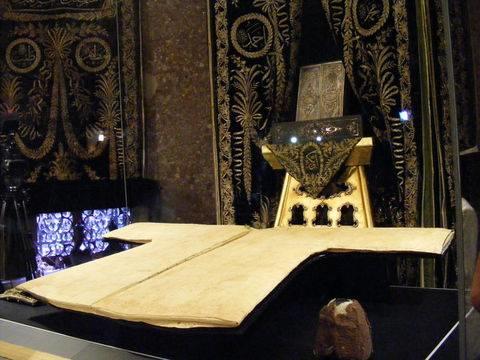 Samir, "I. Ahmet, 1611 ylnda aileyi Hrka-i erif ile birlikte stanbul'a aldryor ve bu kutsal emanet de o zamandan beri stanbul'da ramazan aylarnda ziyaret ediliyor" diye konutu.