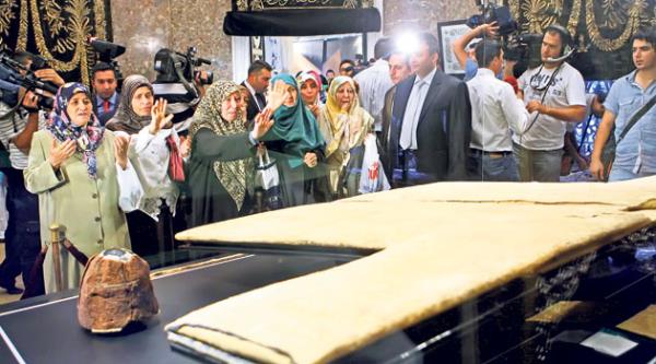 Kutsal emanetin zarar grmemesi iin yzde 50 nem artnda korunmas gerekiyor" diye konutu