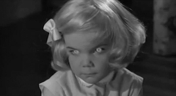 Ben de her zsaygs olan annenin yapacan yaptm. lk attm, kapy arpp gidip babasna bardm.