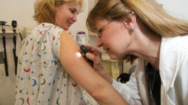 Yaplan bir aratrma solaryum salonuna girenlerin (hi girmemi olanlara kyasla) melanom riskinin yzde 20 arttn, 35 yandan nce balayanlardaysa bu riskin ikiye katland sonucuna varm.