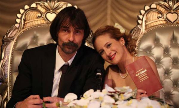 Behzat .   <br>Behzat Komiser'in ei Savc Esra</br>