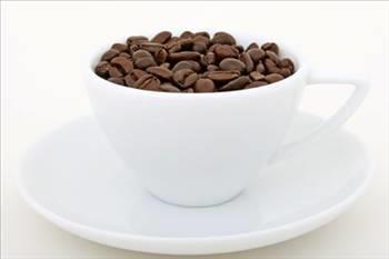 Kafein ise adenozin maddesine direnir ve resptrleri bloke eder. Bylece daha uzun sre uyank kalrsnz.