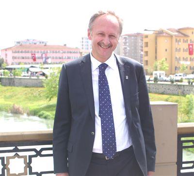 Genlik ve Spor Bakanl Mstear Yardmcs Kamuran zden