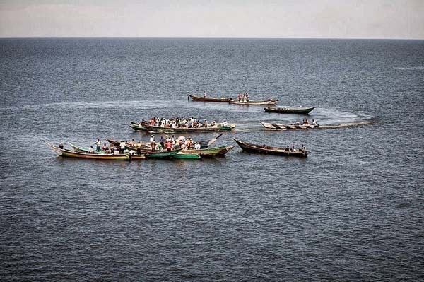 Resmi kaynaklarda Kenya'ya ait gzken ama Uganda hkmeti tarafndan, kendi sularnda olduu iddia edilen ada, balklara gnlk 300 dolar gelir salyor.