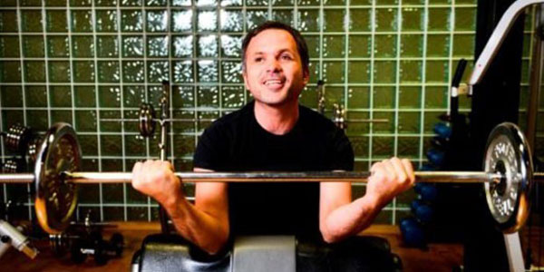 Yarmadan sonra ise onun hayatna bambaka bir dnyann kaplar ald. 100 bin TL dl kazanan Evren'e televizyon yapmclarndan teklifler yamaya balad.