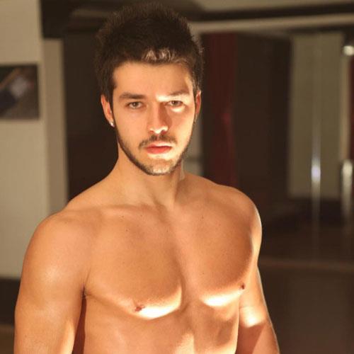 Bu arada Hilmi Cem ile kankaya balayan dier yarmac Murat'n da ilk etapta tek arklk bir albm yapaca kulisi de netleiyor.Onun da bilgisini artk nmzdeki gnlerde bu kede okursunuz.