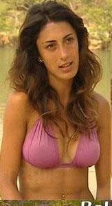 Survivor balad andan itibaren grup kurup istediini gnderen yarmaclara kar tek bana mcadele eden Merve, bir anda televizyon fenomeni oldu. Merve, azimle srdrd serveninin sonunda 500 bin TL'lik dl kazand.