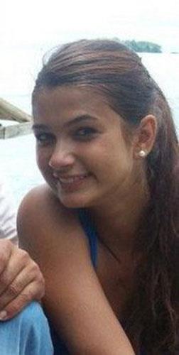 Katld yarma sonucu hayat bir anda deien ve Trkiye'nin tand bir isim haline gelen Baak zer, son olarak gen oyuncu Burak zivit ile yaad akla adndan sz ettirmiti.