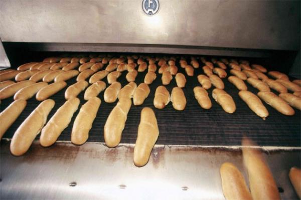 Bayat ekmekleri atmayn: Bir gn nceden kalan, bayatlam ekmeklerinizi pe atmayn. Onlar kk kk dorayn, baharatlarla soteleyin ve salatalarnz ya da orbalarnz iin kruton yapn.