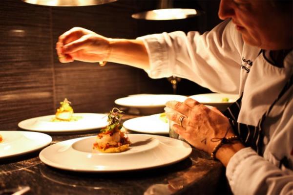 Mutfakta bozulan veya kullandnz yiyecekler genellikle atlr. Bu, byk bir israfa yol amann yan sra evreyi de kirletir.