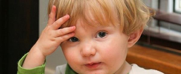 4. Migren atan tetikleyen unsurlar: Migren tetikleyicileri arasnda dzensiz uyku, n atlamak, stres, parlak klar, yksek sesler ve gl kokular vardr.