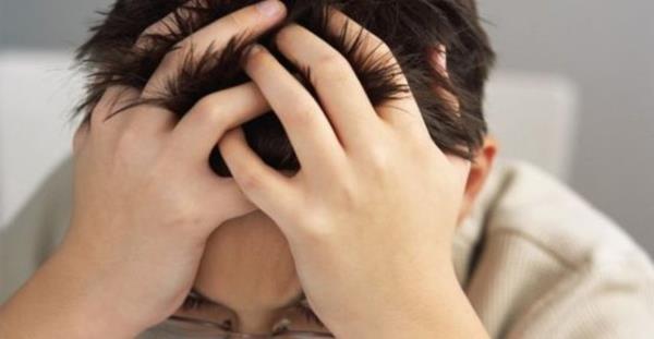 Hava deiiklikleri, egzersiz ve hormonal dalgalanmalar da migreni tetikleyebilir.