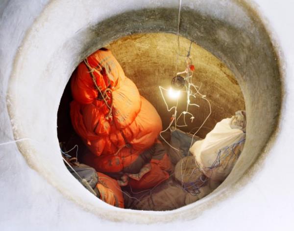 Fotoraf Murray Ballard kendini donduran insanlar grntledi. te lme meydan okuyup vcudunu donduranlarn serveni...