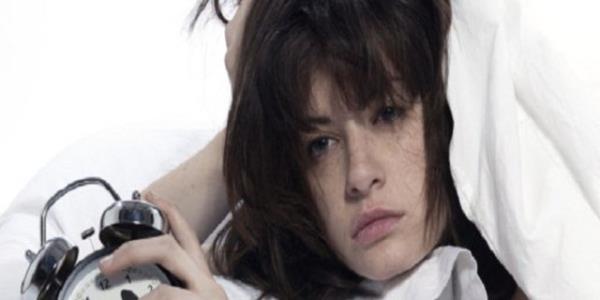 Bu, uzun bir uak yolculuu sonras jet lag ile ayn etki anlamna geliyor. yani, Cumartesi ve Pazar gnleri ge saatte uyuduunuzda vcudunuzu farkl bir zaman dilimine sokuyorsunuz.