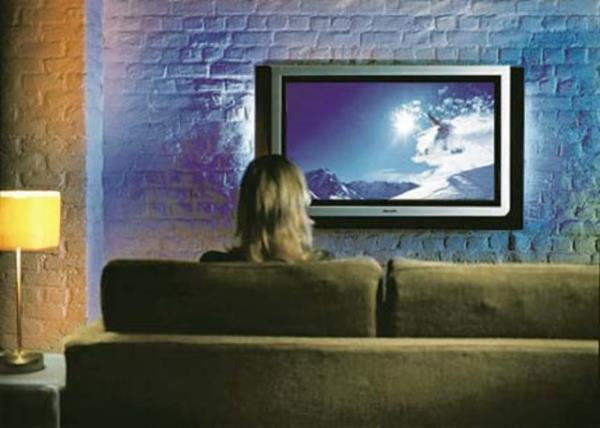 2. Televizyonu kapatn: Televizyonun karsnda fazla zaman geirmek ciddi olarak salnz etkilemektedir.