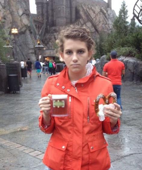 Bu kz tatili boyunca ektirdii tm fotoraflarda hi glmyor...